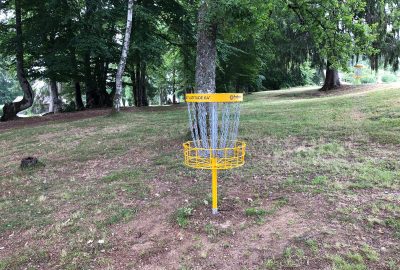 Activité de Disc Golf au domaine Activital, lac des Settons