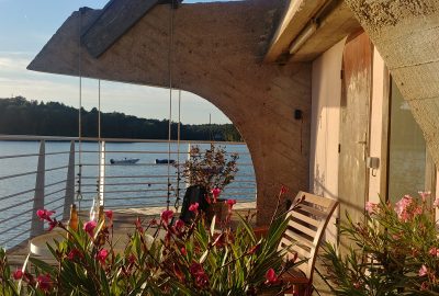 Hébergement suspendu à vue panoramique au dessus du lac des Settons, Morvan