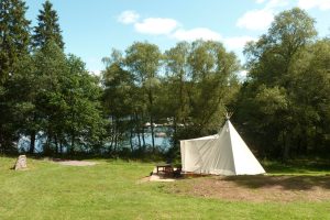 Hébergement en Tipi au lac des Settons, Morvan