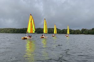 Location de bateau de découverte de la voile sur le lac des Settons, Morvan