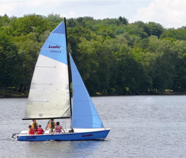 Stage de voile sur le lac des Settons