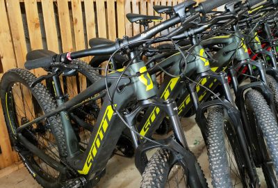 Location de VTT à assistance électrique sur le lac des Settons