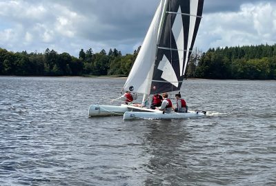 Stage de voile avec Catamaran sur le lac des Settons